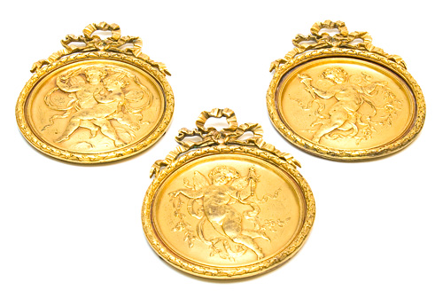 Три медальона "Амуры" (Бронза, латунь, золочение - Россия, конец XIX века) каждого медальона петля для подвески инфо 6957g.