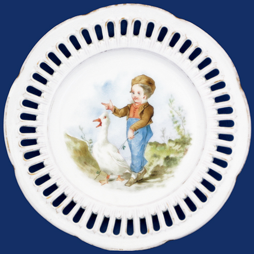 Тарелка "Мальчик с гусем" (Фарфор, роспись, позолота - Великобритания, конец ХIХ века) На дне оттиснуто клеймо "F&M" инфо 7148g.