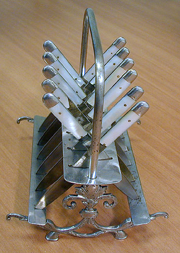 Набор из 11 десертных ножей на подставке Бронзовый сплав, перламутр Польша (?), начало ХХ века 1905 г инфо 7888g.